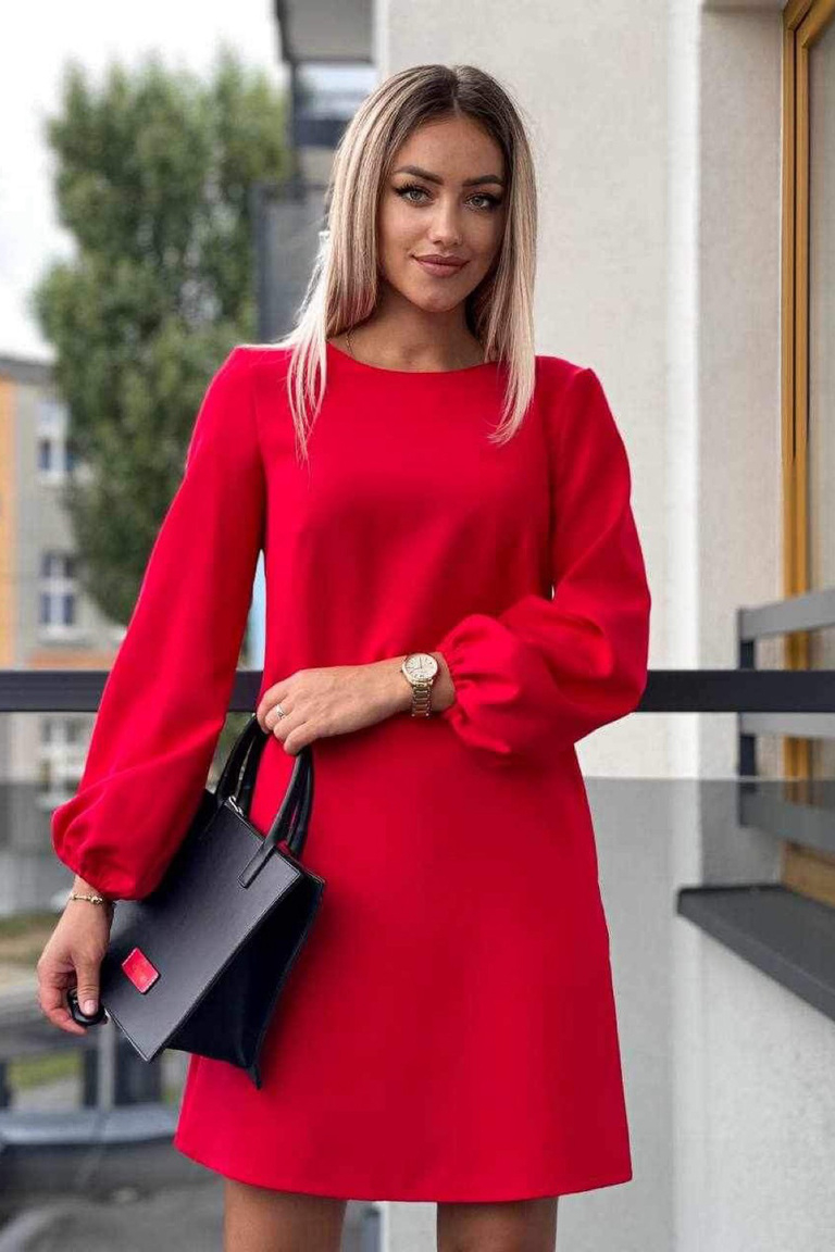 Punane kahtepidi kantav a-lõikeline kleit